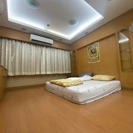 House 9 Apartment